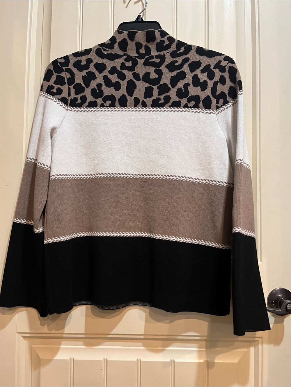 Investments Leopard Yoke Colorblock Pullover Sweater size M women’s - Picture 4 of 6